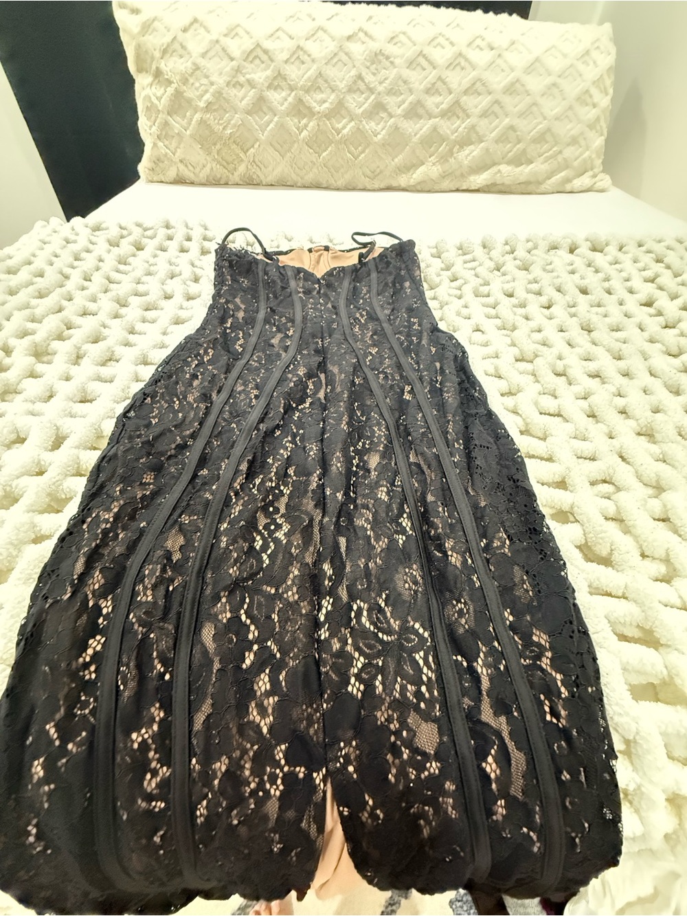 Lace Maxi Dress in Black - Picture 5 of 6